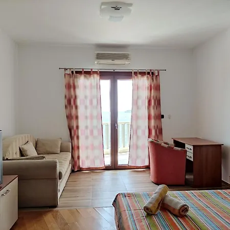 Apartments Altea Рафаїловичі Екстер'єр фото